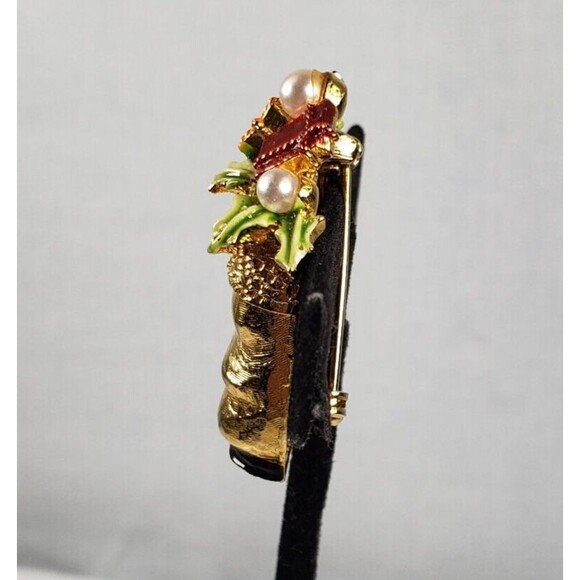 Vintage 1960's Signed ART Gold Tone Santa Boot Enamel Presents Mistletoe Brooch - Picture 6 of 12